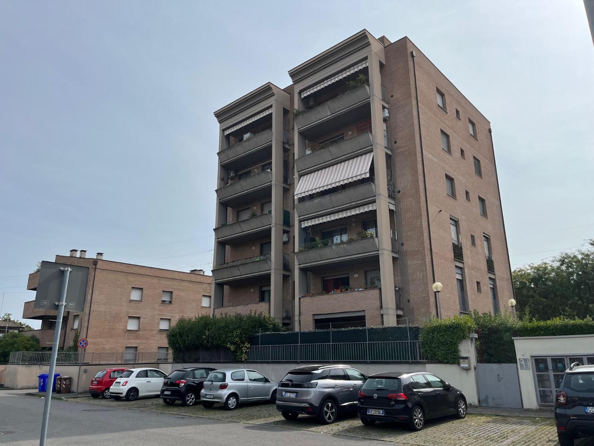 Lovely Apartemen Parma